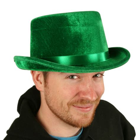 Green Hat Man Leovegas